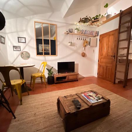 Cosy Provencal Apartment Belgentier Bagian luar foto