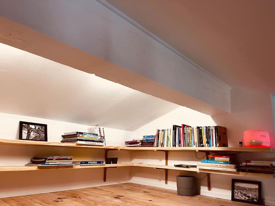 Cosy Provencal Apartment Belgentier Bagian luar foto