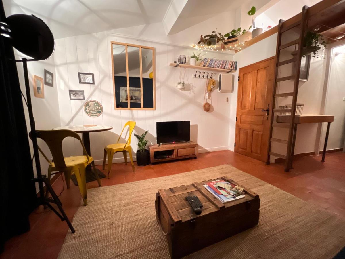 Cosy Provencal Apartment Belgentier Bagian luar foto