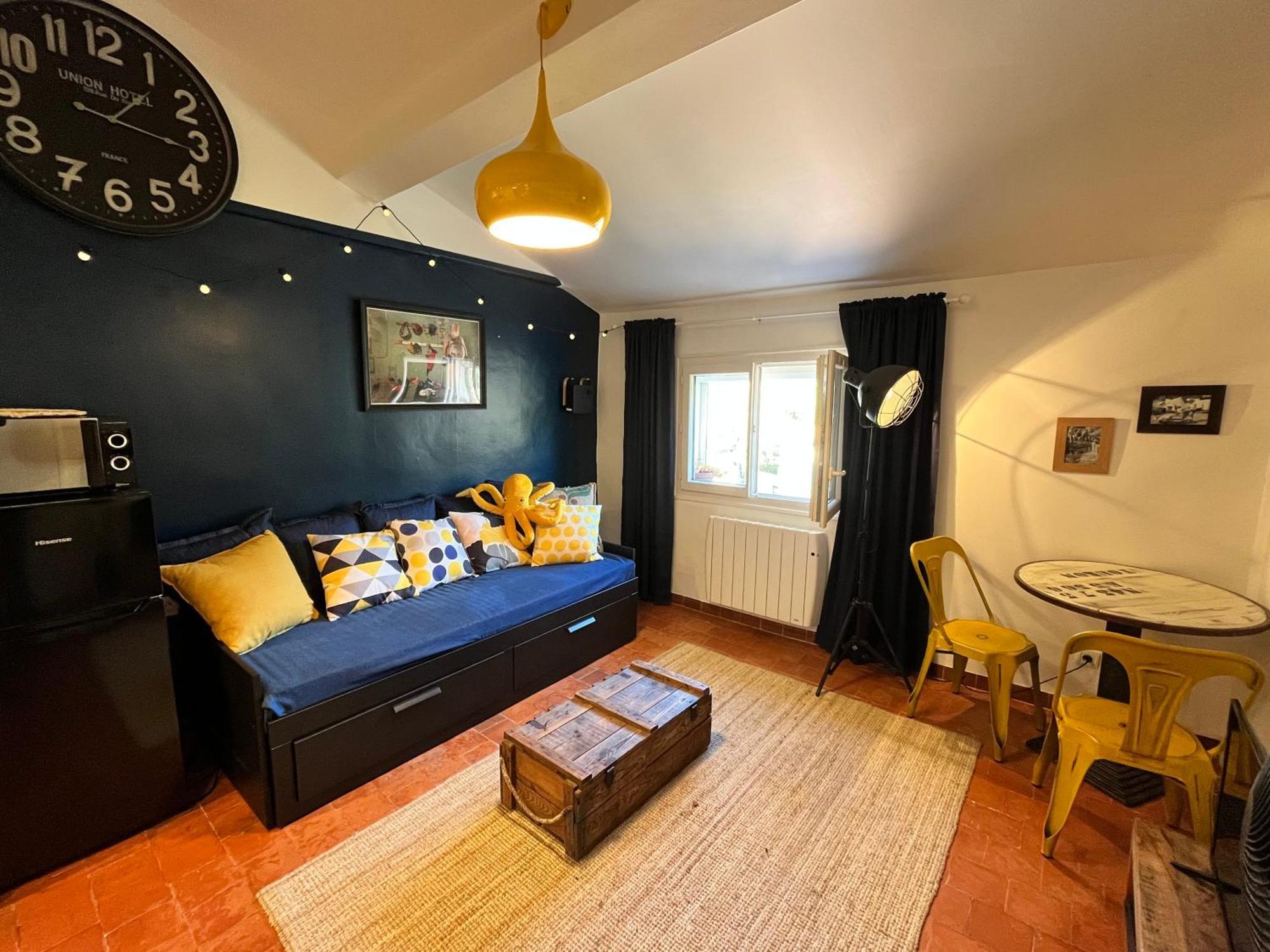Cosy Provencal Apartment Belgentier Bagian luar foto