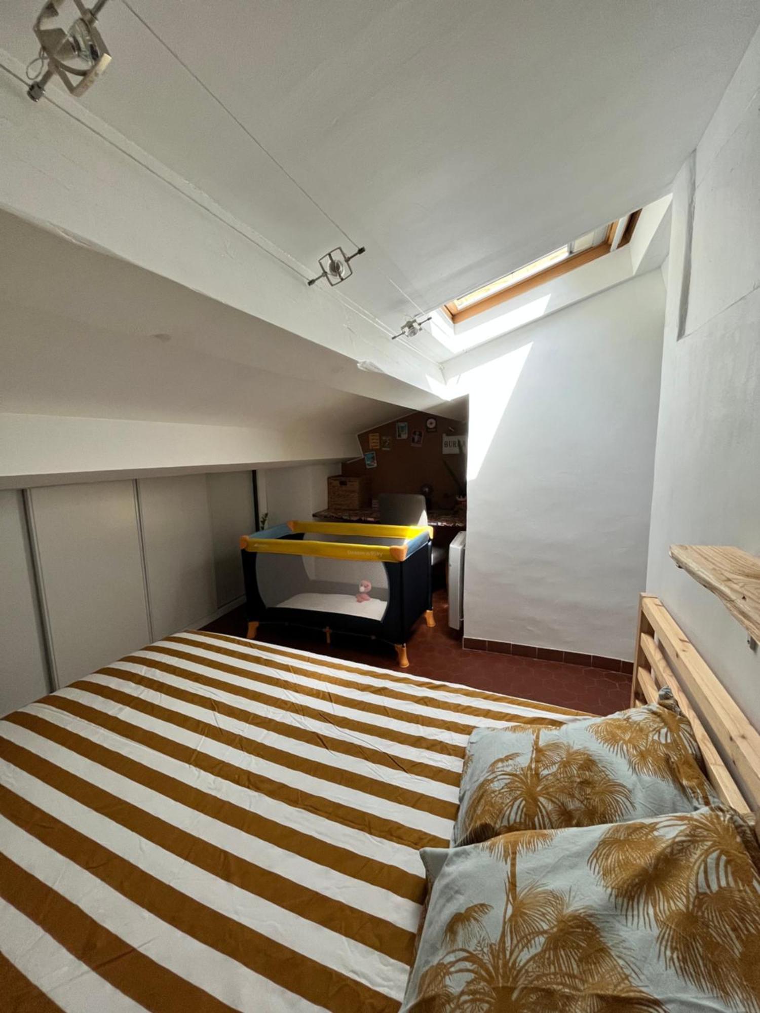 Cosy Provencal Apartment Belgentier Bagian luar foto